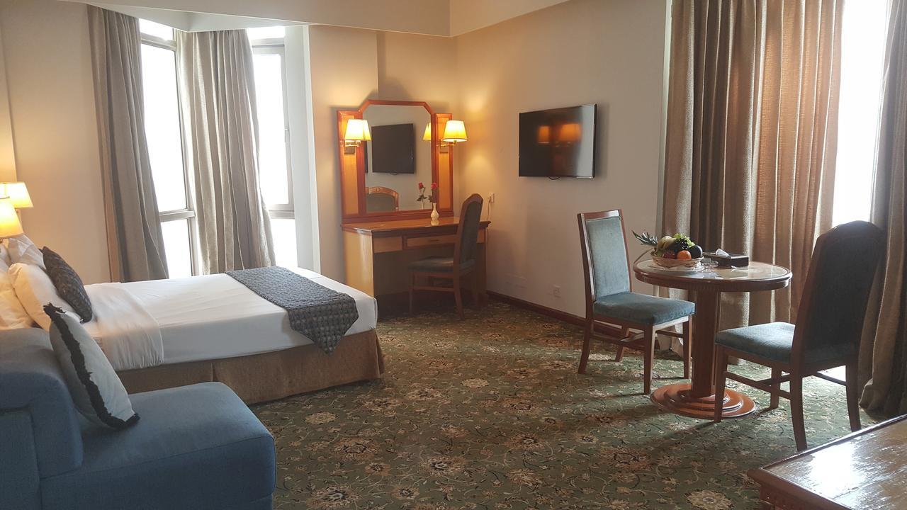 Phoenicia Hotel Манама Екстериор снимка