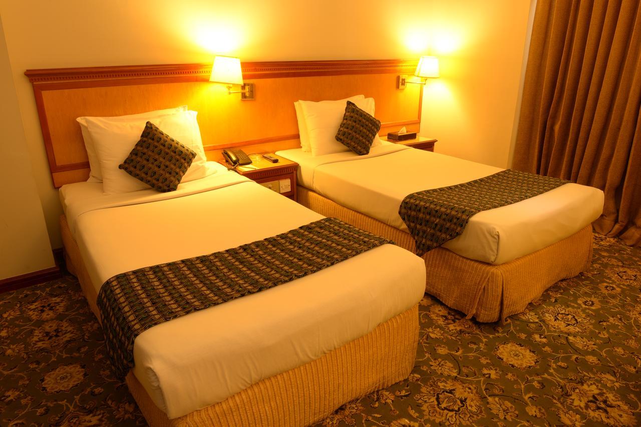 Phoenicia Hotel Манама Екстериор снимка