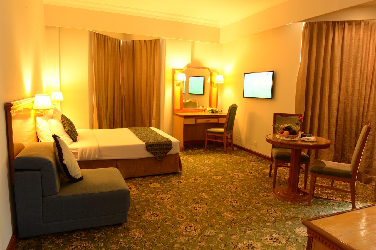 Phoenicia Hotel Манама Екстериор снимка
